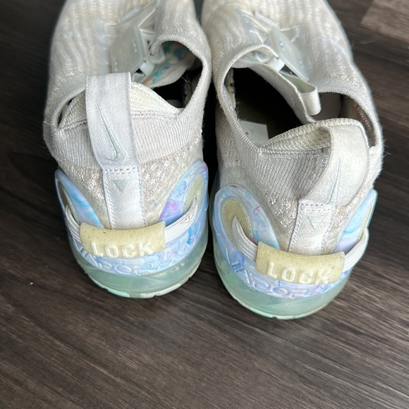 Nike Air Vapormax Flyknit Sneakers - Picture 4 of 9